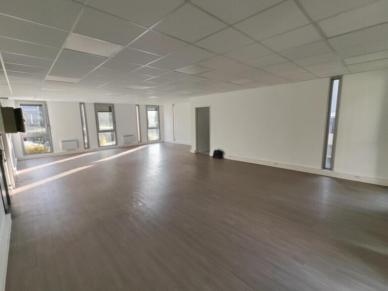 8 Rue Des Frères Caudron, Vélizy-Villacoublay à vendre - Photo du bâtiment - Image 3 de 8