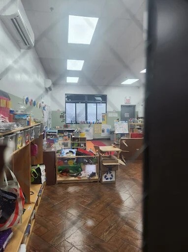 13009 Springfield Blvd, Springfield Gardens, NY à vendre - Photo du bâtiment - Image 3 de 6