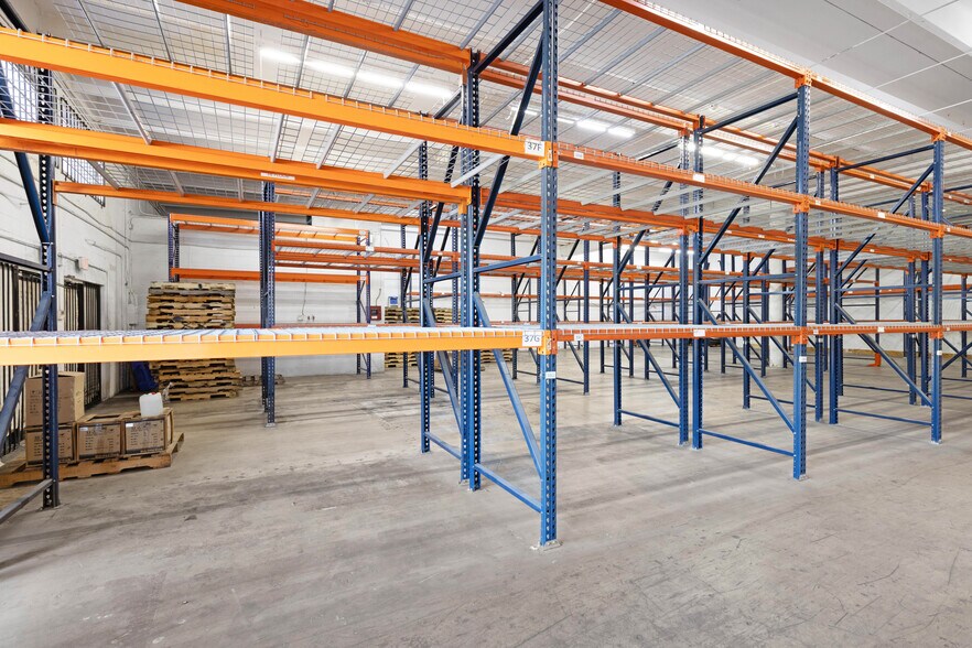 5501-5595 NW 74th Ave, Miami, FL à louer - Photo du bâtiment - Image 3 de 31