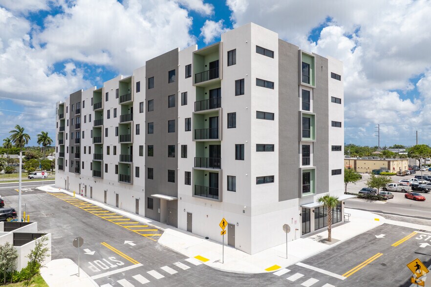 8400 NW 27th Ave, Miami, FL à louer - Photo du bâtiment - Image 3 de 81