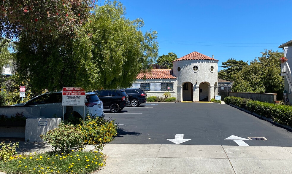 64 N Brent St, Ventura, CA for lease - Building Photo - Image 2 of 9
