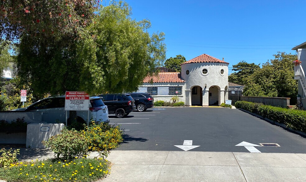64 N Brent St, Ventura, CA à louer - Photo du bâtiment - Image 3 de 9