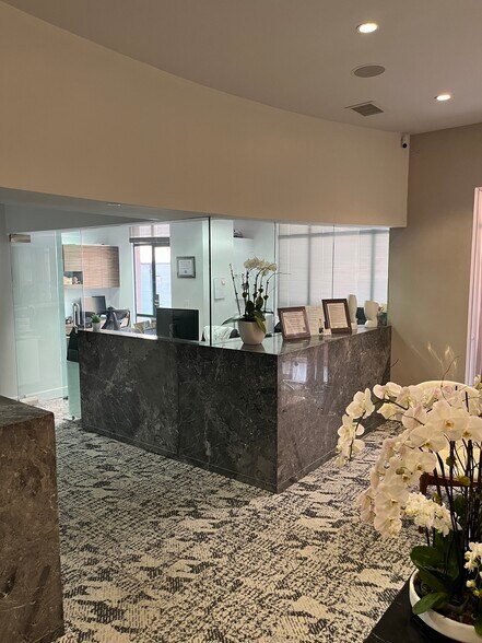 428-444 N Bedford Dr, Beverly Hills, CA à louer - Photo intérieure - Image 3 de 19