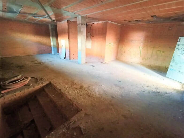 Commerce de détail dans Cáceres, Cáceres à louer - Photo du bâtiment - Image 2 de 4