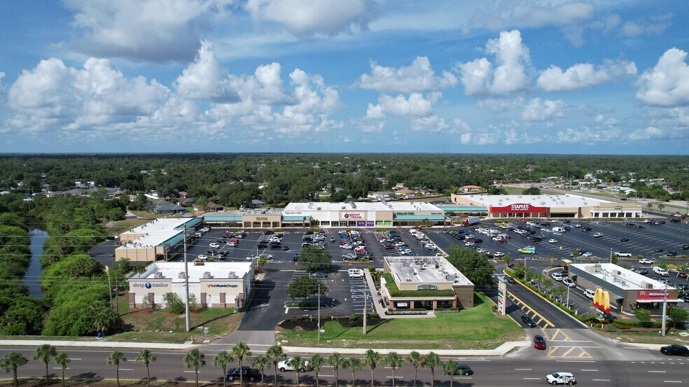 1825 Tamiami Trl, Port Charlotte, FL à louer - Photo du bâtiment - Image 2 de 13
