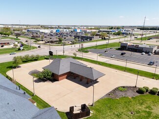 Plus de détails pour 1661 E Jackson St, Macomb, IL - Bureau/Commerce de détail à louer