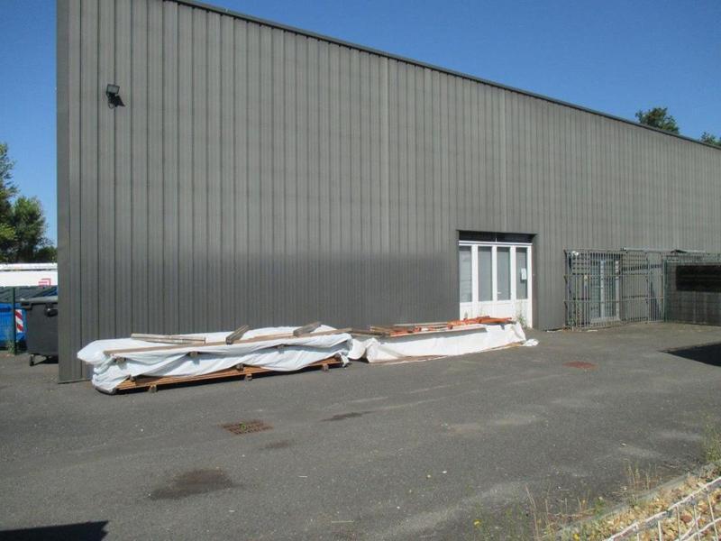 Flex in SAINT-JEAN-D'ILLAC for lease Building Photo- Image 1 of 3