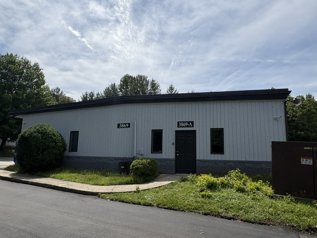 3865 Sweeten Creek Rd, Arden, NC à louer Photo du bâtiment- Image 1 de 2