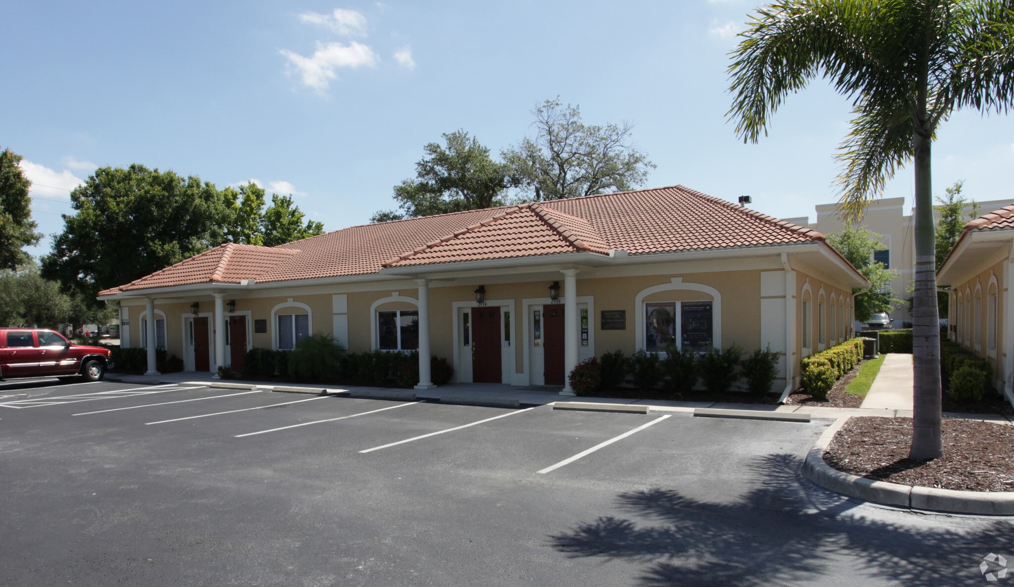 2930-2936 University Pky, Sarasota, FL for sale Primary Photo- Image 1 of 8