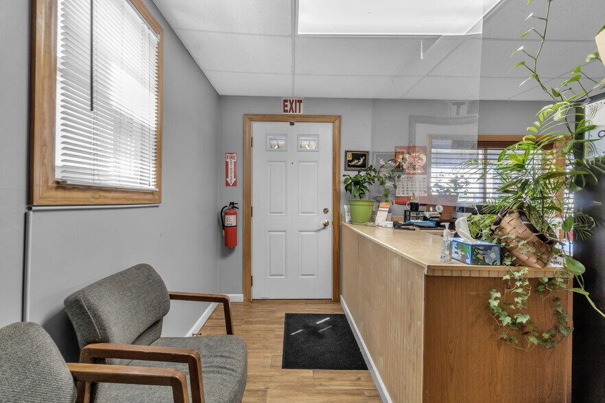 3991 Union Rd, Cheektowaga, NY for sale - Interior Photo - Image 2 of 5