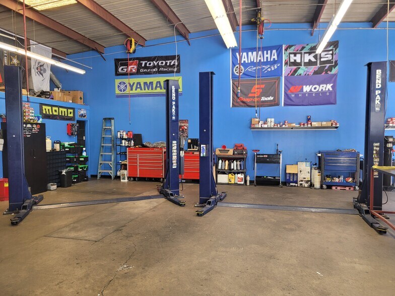 2364 Auto Park Way, Escondido, CA à louer - Photo du bâtiment - Image 3 de 16