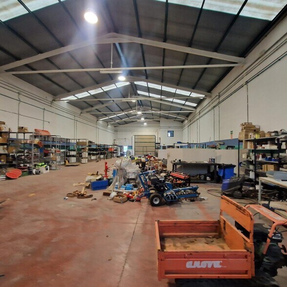 Industrial in Cobeña, Madrid for sale - Interior Photo - Image 2 of 3