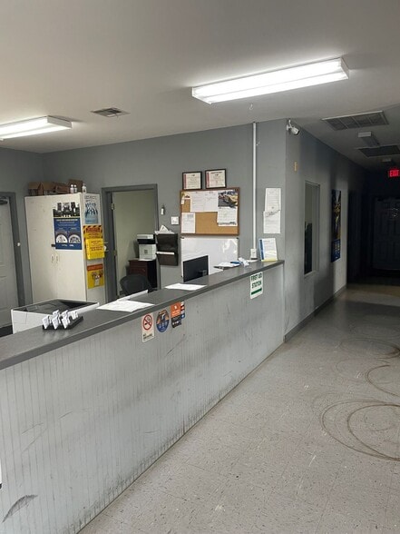2906 E Napoleon St, Sulphur, LA for lease - Interior Photo - Image 2 of 18