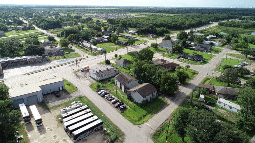 105-109 Cypress Ave, Crosby, TX for sale - Primary Photo - Image 1 of 9