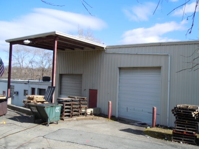 2108 Albany Post Rd, Montrose, NY à vendre - Photo du bâtiment - Image 3 de 11