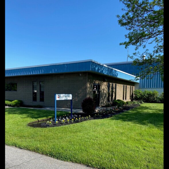 50-60 Sonwil Dr, Buffalo, NY for lease - Building Photo - Image 2 of 3