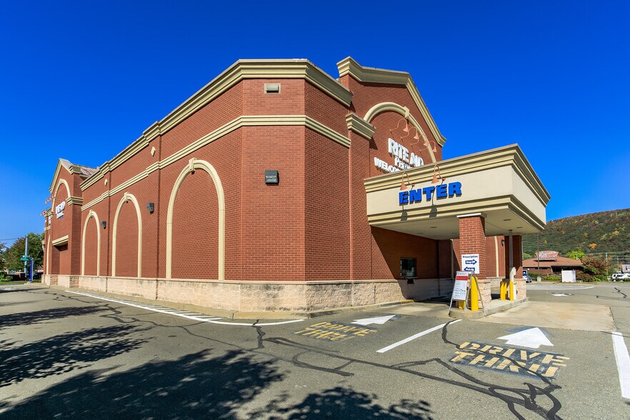 100 Conhocton St, Corning, NY à vendre - Photo du bâtiment - Image 3 de 8