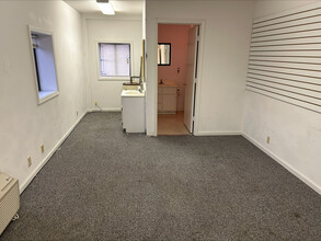 196 E Plaza Dr, Mooresville, NC à louer Photo intérieure- Image 2 de 3