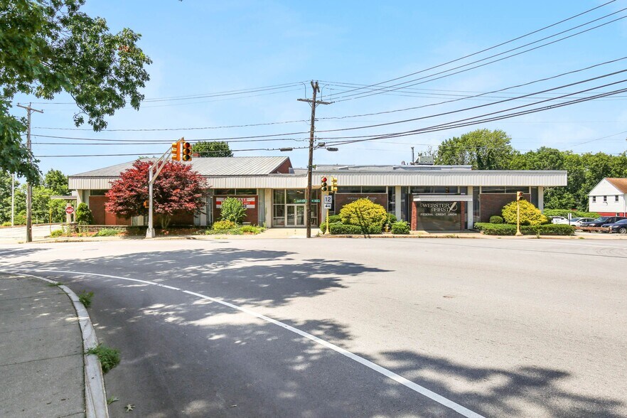 1 N Main St, Webster, MA à louer - Photo du bâtiment - Image 2 de 26