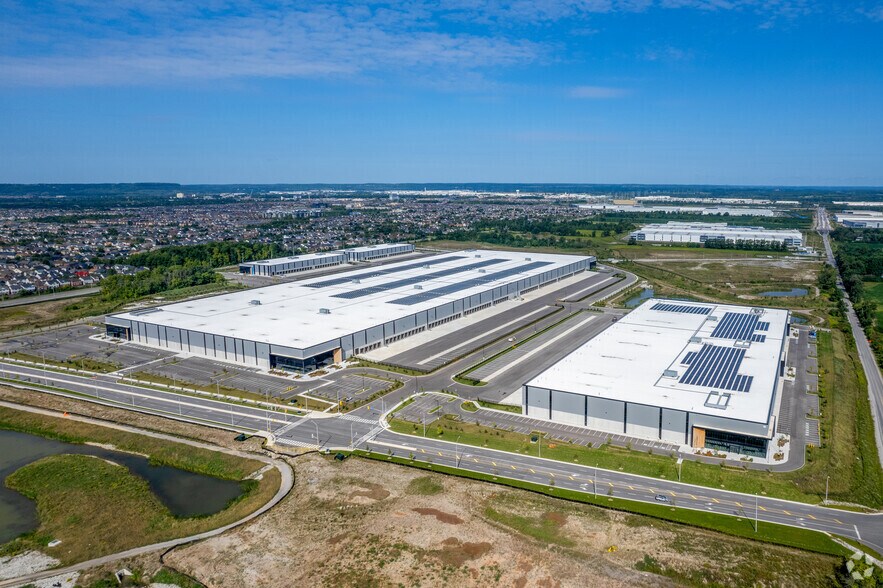 10725 Louis St. Laurent Av, Milton, ON à louer - Photo du bâtiment - Image 1 de 13