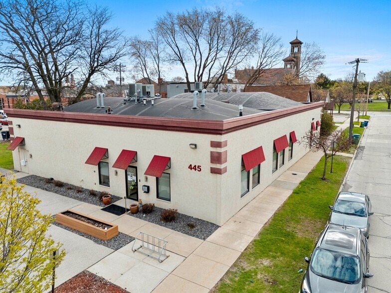 445 S Adams St, Green Bay, WI à louer - Photo du bâtiment - Image 2 de 53