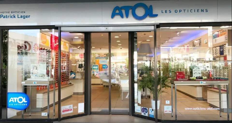 Retail in Bron for lease - Lobby - Image 1 of 3