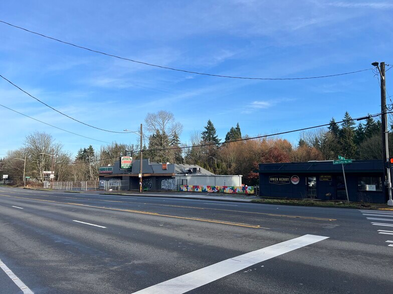 9824 Lake City Way NE, Seattle, WA à louer - Photo du bâtiment - Image 3 de 10