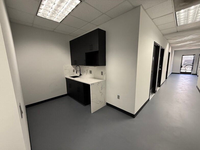4214 E La Palma Ave, Anaheim, CA for lease - Building Photo - Image 3 of 7