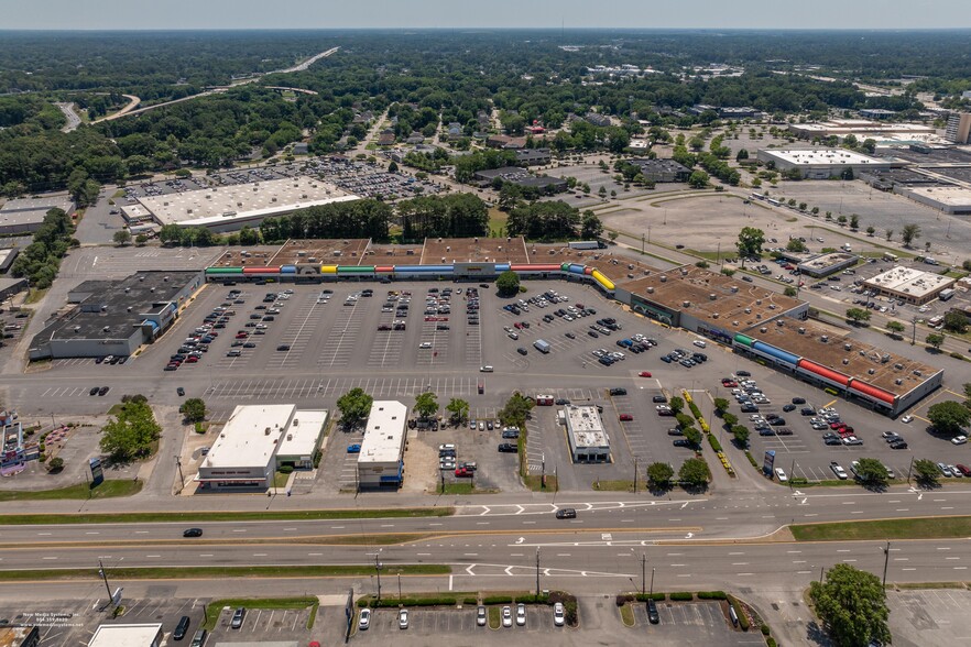 5927-6013 E Virginia Beach Blvd, Norfolk, VA for lease - Aerial - Image 2 of 10