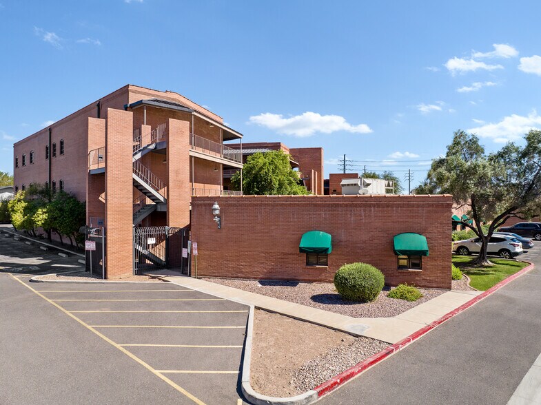 2701 N 16th St, Phoenix, AZ for lease - Building Photo - Image 2 of 24