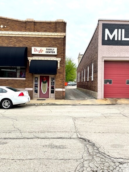 307 6th St, Charleston, IL for sale - Building Photo - Image 2 of 13