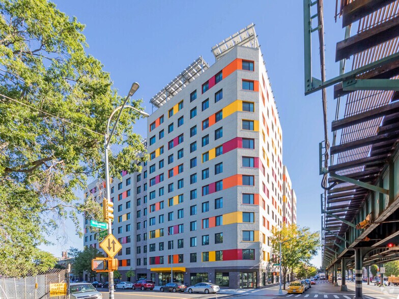 1675 Westchester Ave, Bronx, NY à louer - Photo du bâtiment - Image 3 de 5