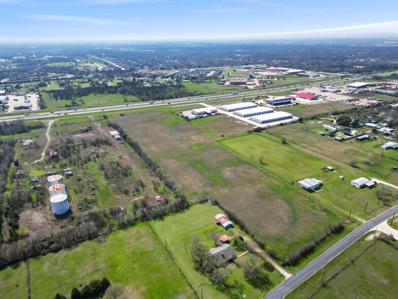 North Earl Rudder Freeway, Bryan, TX à vendre - Photo du bâtiment - Image 2 de 6