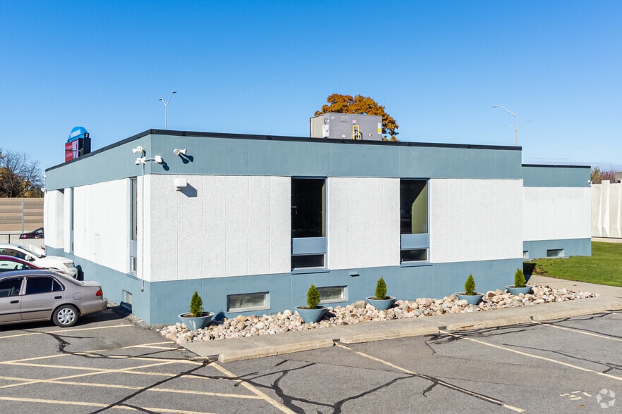 1745 Woodward Dr, Ottawa, ON for lease - Building Photo - Image 3 of 7