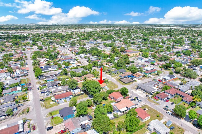 Plus de détails pour 3066 NW 92nd St  &  9164-9174 NW 30 ct, Miami, FL - Multi-résidentiel à vendre