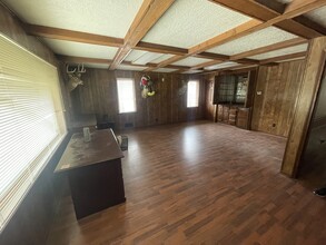 6500 E 35th Ter, Kansas City, MO for lease Interior Photo- Image 2 of 11