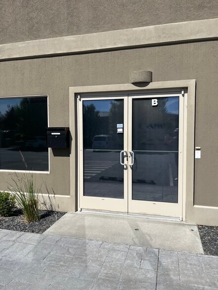 8601 W Clearwater Ave, Kennewick, WA for lease - Building Photo - Image 3 of 11