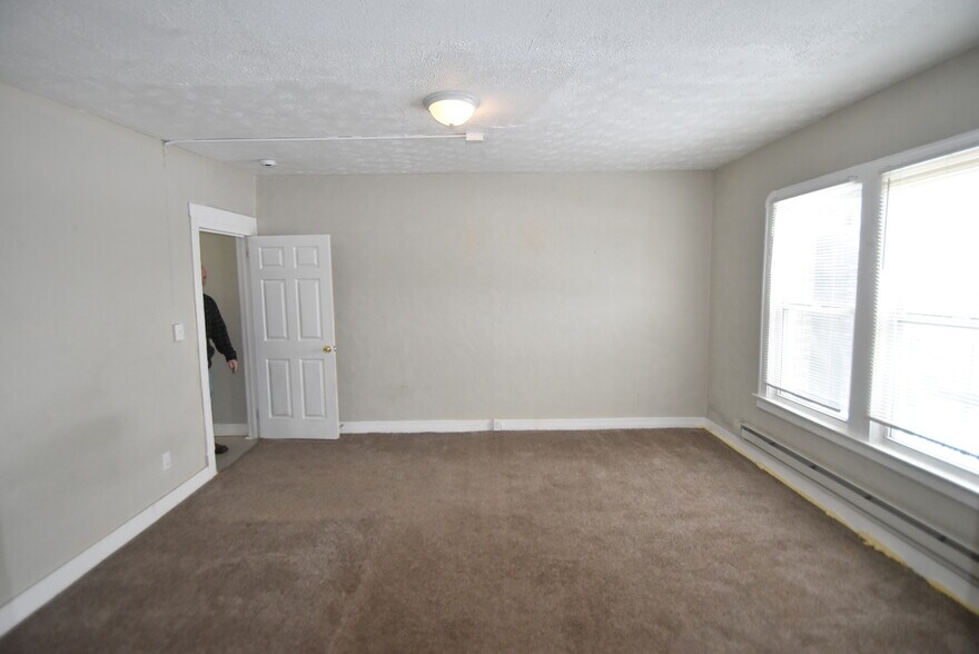 15000 Euclid Ave, East Cleveland, OH à vendre - Photo du bâtiment - Image 3 de 51