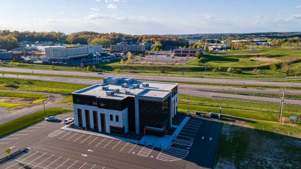 5410 Sevens Pky, Eau Claire, WI à louer - Photo du bâtiment - Image 2 de 5