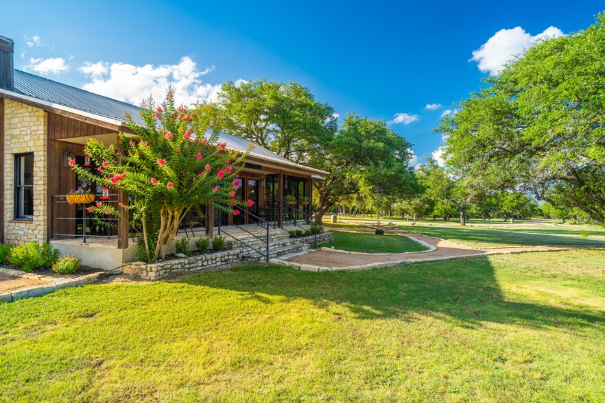 683 Ranch Road 1320, Johnson City, TX à vendre - Photo du bâtiment - Image 3 de 40