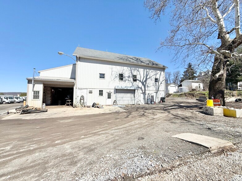 129 S Ship Rd, Exton, PA à louer - Photo du bâtiment - Image 2 de 10