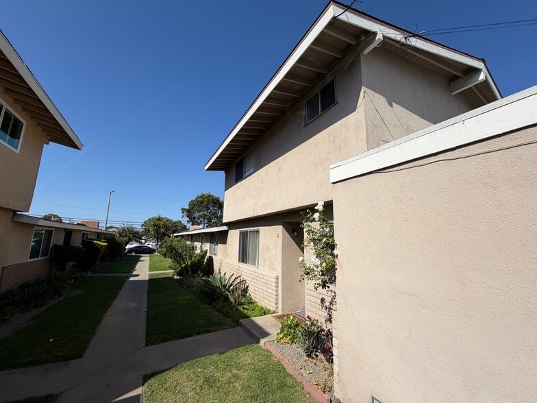 1383 Baker St, Costa Mesa, CA for sale - Building Photo - Image 3 of 6