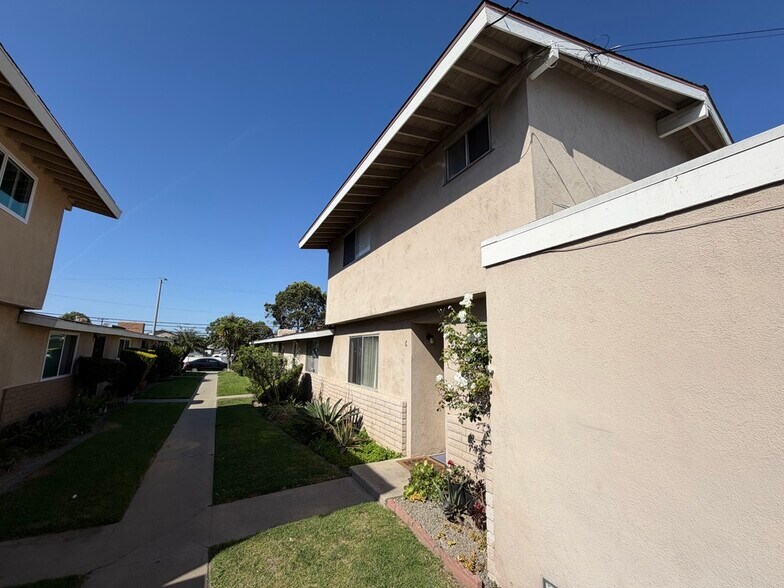 1383 Baker St, Costa Mesa, CA à vendre - Photo du bâtiment - Image 3 de 6