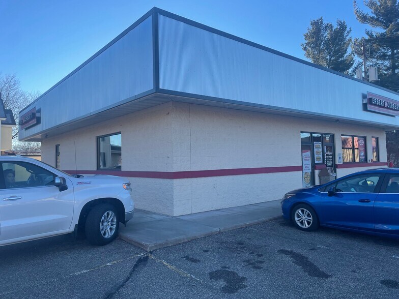 1103 Broadway St S, Menomonie, WI for sale - Building Photo - Image 3 of 4