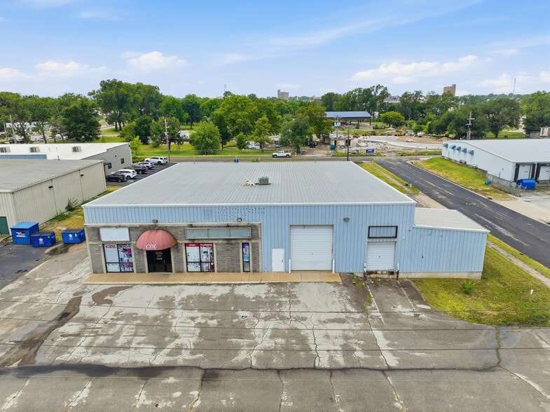 602 S Michigan Ave, Joplin, MO for lease - Building Photo - Image 1 of 43