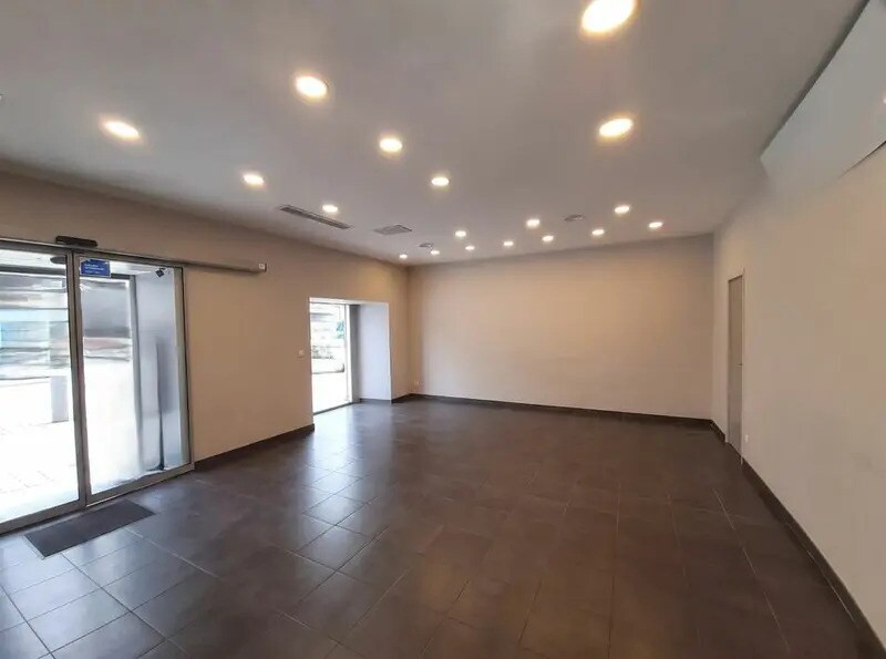 Retail in Nice for sale Interior Photo- Image 1 of 4
