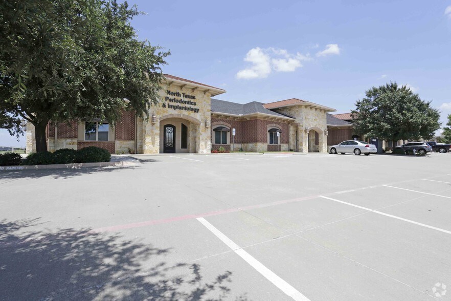 1428 W Hebron Pky, Carrollton, TX à louer - Photo du bâtiment - Image 3 de 11