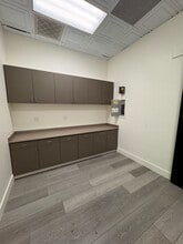 3262 E Thousand Oaks Blvd, Westlake Village, CA for lease Interior Photo- Image 2 of 2