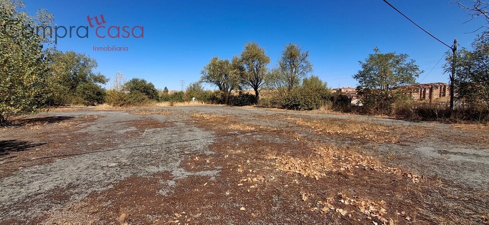 Portefeuille de 2 propriétés à vendre sur LoopNet.ca - Photo du bâtiment - Image 1 de 8