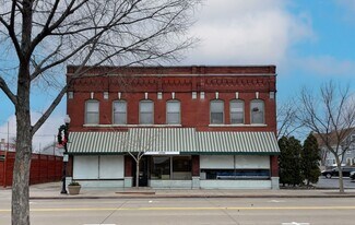 Plus de détails pour 558 N Main St, Oshkosh, WI - Bureau/Commerce de détail à louer